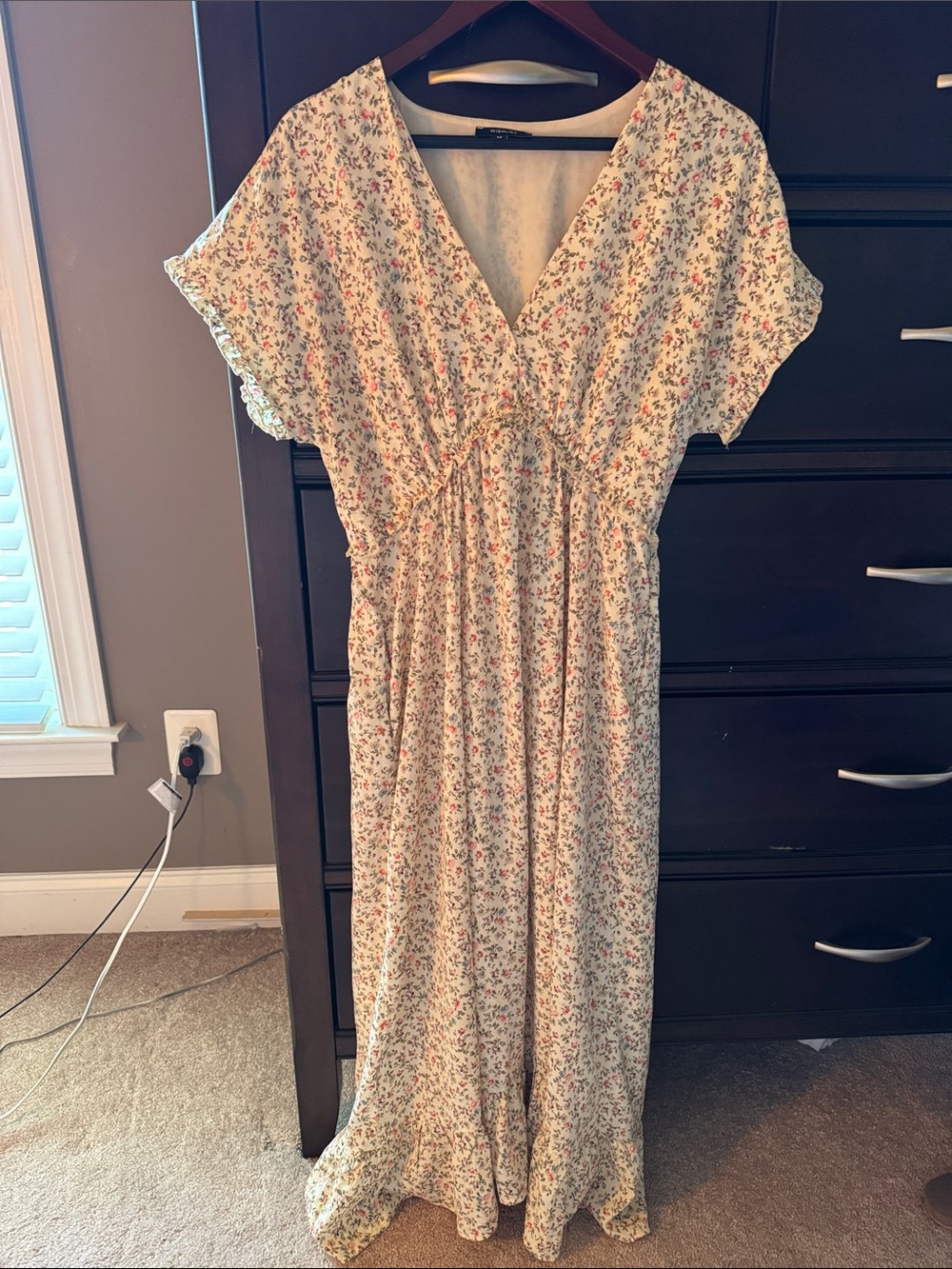 Wishlist Cream Floral V-Neck Maxi Dress
